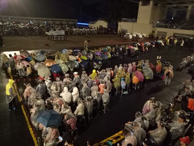 昨(15)日即便下著雨還遇上補班日,主展區單日入園人次仍突破47萬