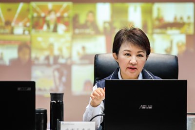 盧市長表示,防疫是目前最重要的議題,將跨縣市建立更綿密、更完善的防護網,強化區域橫向合作,讓民眾安心!