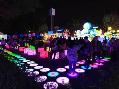 最佳戶外教材!台灣燈會「產業讚聲燈區」展企業縮影