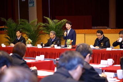 市長盧秀燕在南區區公所召開的市政會議上,說明首批武漢台商返台專機中,安置在台中檢疫所的69位台商,隔離期間民眾全數健康,無確診病例,18日上午已全數返家。