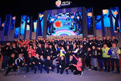 「城市英雄」是他們! 盧市長慰勞台灣燈會工作人員