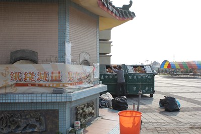清明掃墓 中市府倡集中燒紙錢 環保又安全