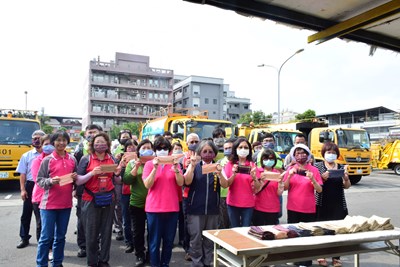 420個愛心口罩套給第一線清潔人員 公私協力防疫揪甘心