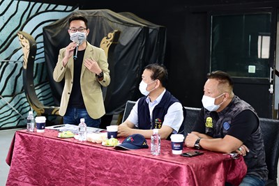文化局與中山大學社會實踐與發展研究中心合作,聘請藝文紓困輔導員,提供演藝團隊中央及地方紓困申請的諮詢輔導與行政協助。