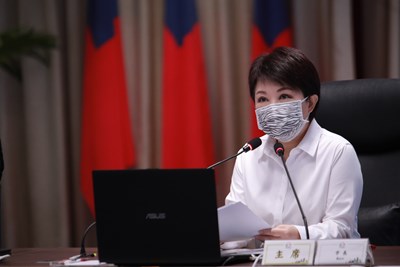 盧市長於市政會議肯定地政局持續創新改革,讓資訊公開透明,避免紛爭與分配不公等問題,提供民眾更便利服務