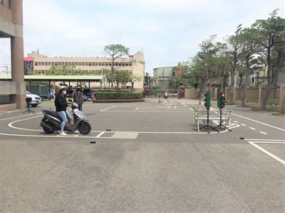 民眾可就近至沙鹿勞服中心考照(資料照片)
