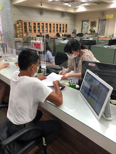 因應新冠肺炎疫情,台中特別針對身心障礙證明於4月1日至8月31日期間內到期者,主動展延使用牌照稅免稅期限至10月31日止。