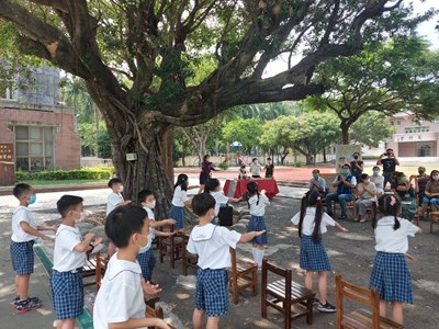 響應母親節 中市篤行國小繪本展奉茶謝志工