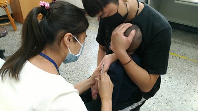 疫情影響幼兒接種疫苗完成率 中市衛生局:做好防疫加強催注.