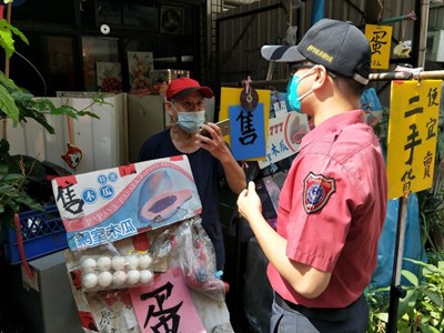 消防局執行勤務時,消防人員都會穿著消防制服