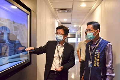 為加速排除企業投資障礙,經發局在會議前實地訪廠