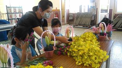 助花卉產業振興 中市農業局將花藝融入校園