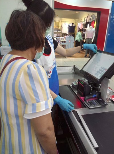 量販店一日職場體驗 學習收銀工作