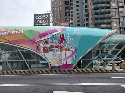 台中購物節打卡新熱點 拍照留言抽阿中部長限定澎湃包