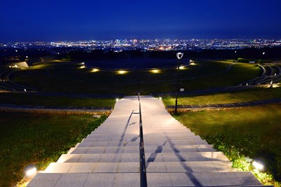 由公園高點眺望台中夜景，媲美「台北陽明山」、「日本函館」