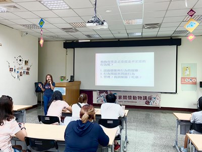 陪伴毛小孩不費力! 中市動保處辦犬隻行為學講座