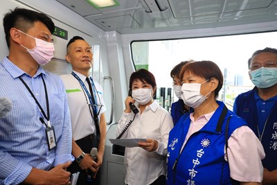 台中捷運綠線年底通車 盧市長化身「列車長」視察
