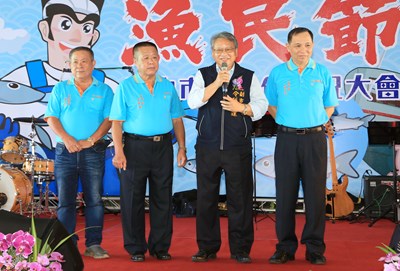 台中令狐副市長頒獎表揚80位模範漁民及5位漁會員工