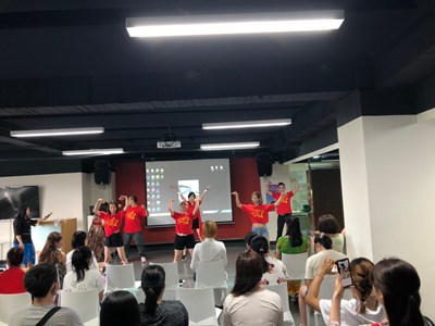 今(19)日在精武圖書館舉辦「印證幸福~當我們美在一起」,邀請60位民眾一同參與體驗印尼文化