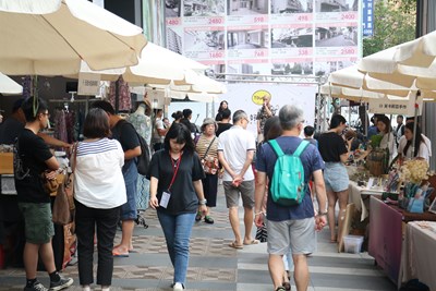 民眾踴躍參觀市集