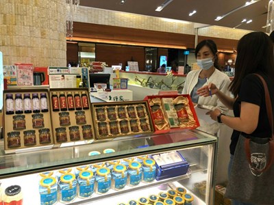 宣導包裝輕量化 中市稽查345件禮盒產品均合格