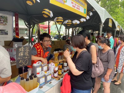 力挺台中養蜂產業 農業局邀民眾認識國產蜂蜜