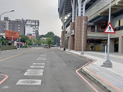大智路周邊大執法 中市府取締違停200餘件 (1)