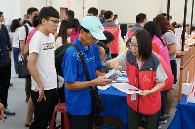 求職民眾領取活動手冊