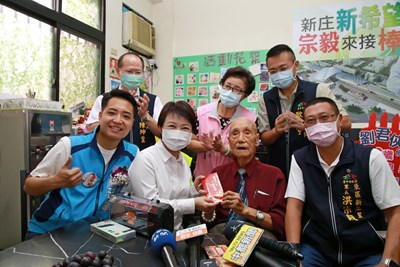 實現百歲爺爺願望 盧市長親祝壽贈敬老禮金