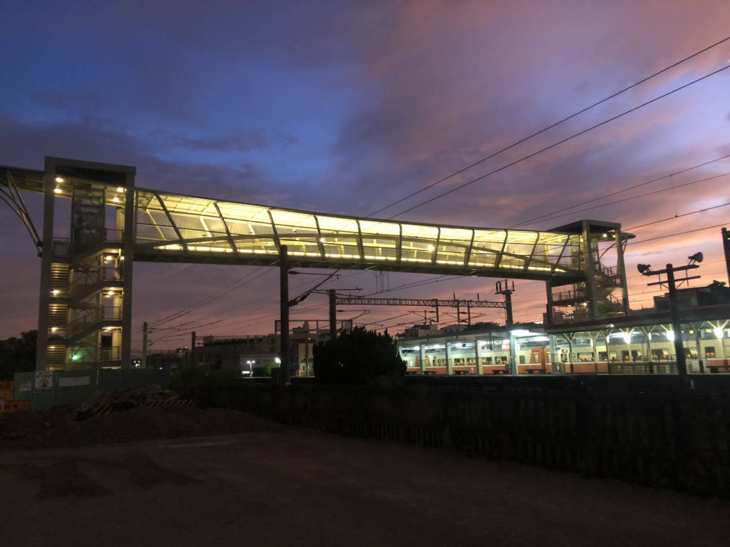 臺中市政府全球資訊網 市政新聞 大甲火車站人行跨越橋啟用盧市長 前後站貫通更便利