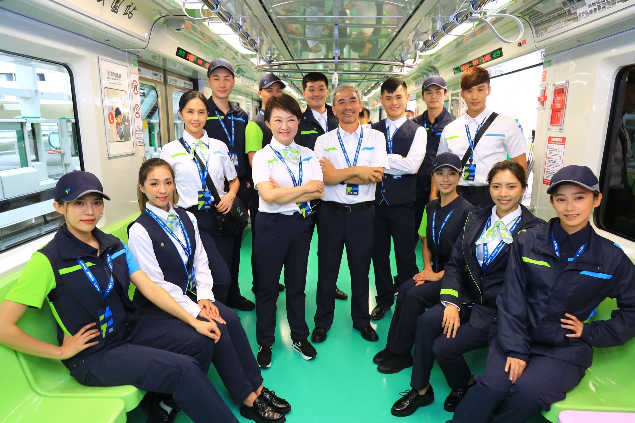 臺中市政府全球資訊網 市政新聞 台中捷運制服首曝光盧市長著制服亮相