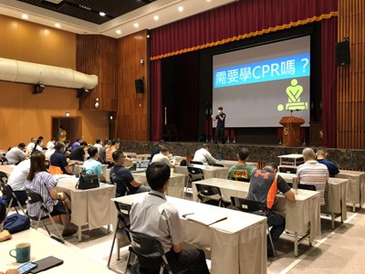 台中市政府消防局運用警察局常訓機制,推廣第一線警察人員學習CPR及AED