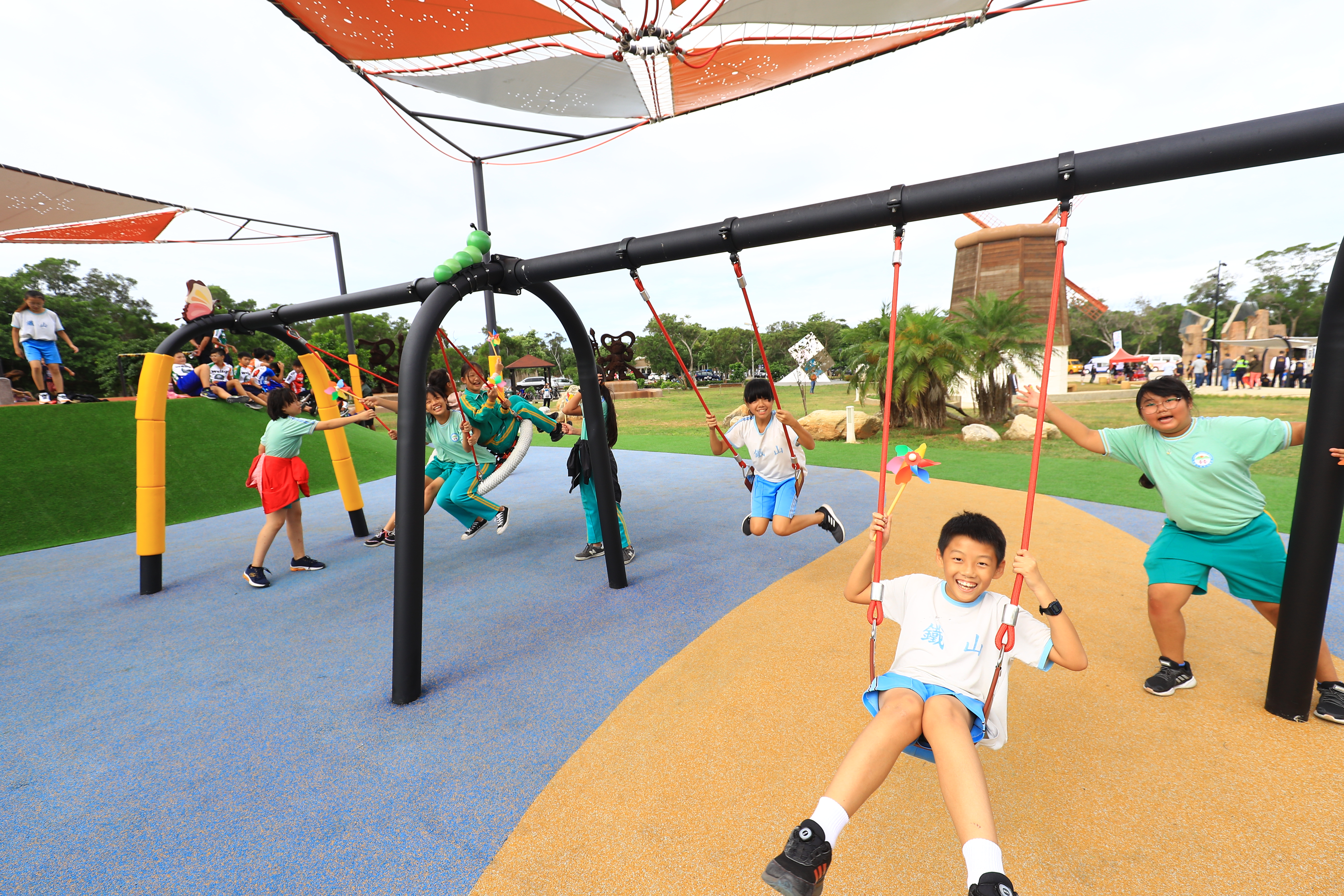 臺中市政府全球資訊網 市政新聞 全國唯一鋼管爬網遊具在台中 鐵砧山雕塑公園二期完工