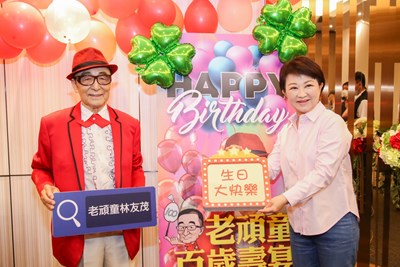 不老騎士林友茂百歲壽宴 盧市長換粉衫獻祝福