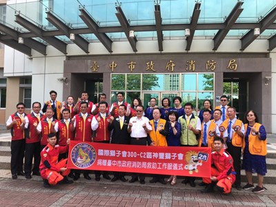 體恤台中消防員辛勞 神豐獅子會贈近300套救助工作服