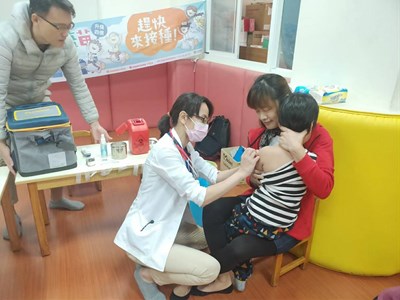 中市幼兒接種疫苗   112起集中30區衛生所