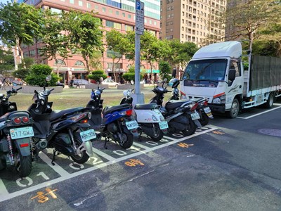 滿足外送機車臨停需求 中市3處機車臨停區111上路