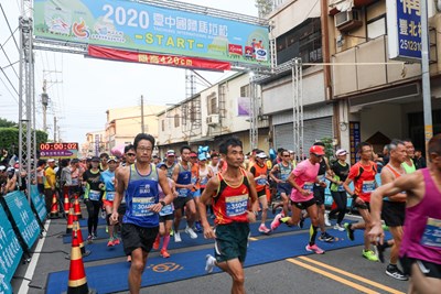 台中國際馬拉松登場 萬人豐原開跑
