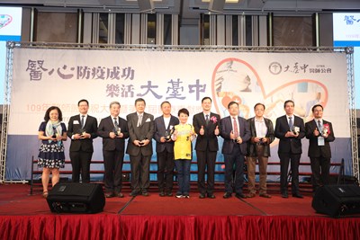 11月12日是醫師節，台中市大台中醫師公會今(1)日於葳格國際會議中心，提前舉辦慶祝大會及頒獎典禮
