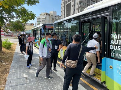 台中水湳自駕巴士免費試乘評價高 報名人次破百持續攀升