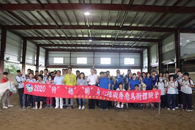 鼓勵走出戶外 特教生馬術體驗營登場