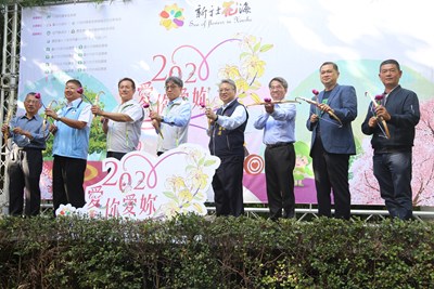 新社花海暨花毯節11/14開幕 大花毯、10米高紅心皇后超吸睛