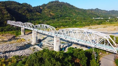 中市后豐鐵馬道花梁鋼橋橋柱修復完工  重現百年歷史建築風華