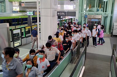 捷運綠線試營運5天破30萬人次 中捷公司:視旅客需求精進服務