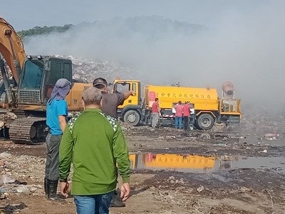 南投草屯垃圾場大火 中市環保局持續監控空品並全力支援救災
