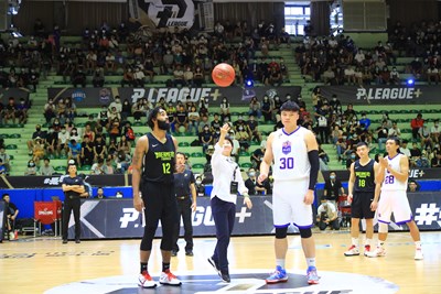 P. LEAGUE+職籃熱身賽台中引爆 盧市長開球力挺酷運動