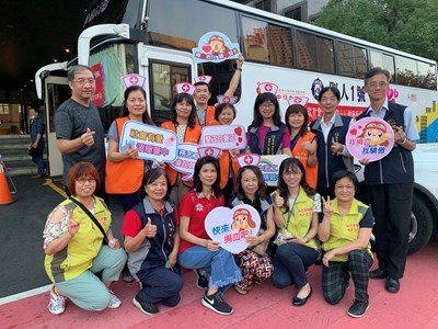 慨捐熱血! 中市稅務局志工隊號召捐血響應公益