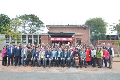 本府客委會主委與臺北市府客委會全體人員合照