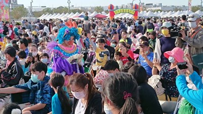 台中中央公園啟用  12所師生共同見證