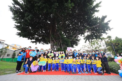 「體貼輪椅族也能盪鞦韆」    烏日溪邊公園溫馨啟用